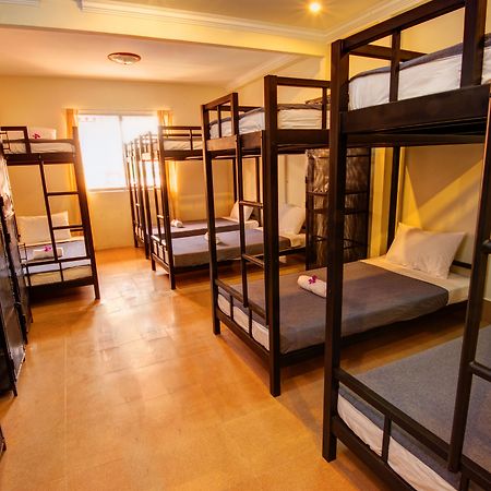B52 Hostel Phnom Penh Esterno foto