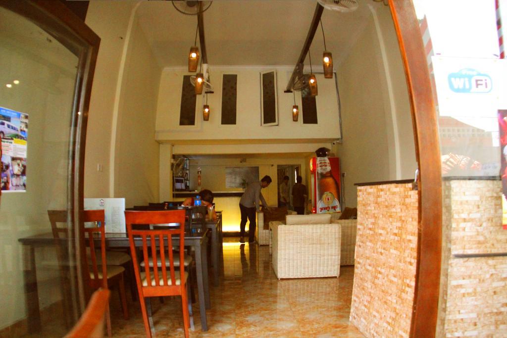B52 Hostel Phnom Penh Esterno foto